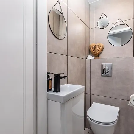 Nowoczesny Z 2 Sypialniami Z Widokiem Na By Renters *